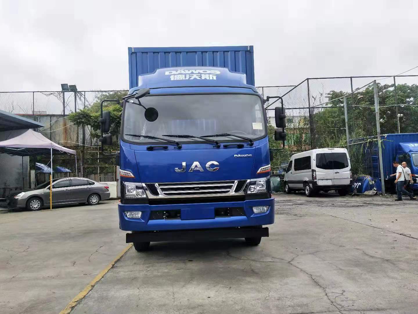 江淮 德沃斯V8 康明斯195馬力 排半9.175米廂式車(chē)